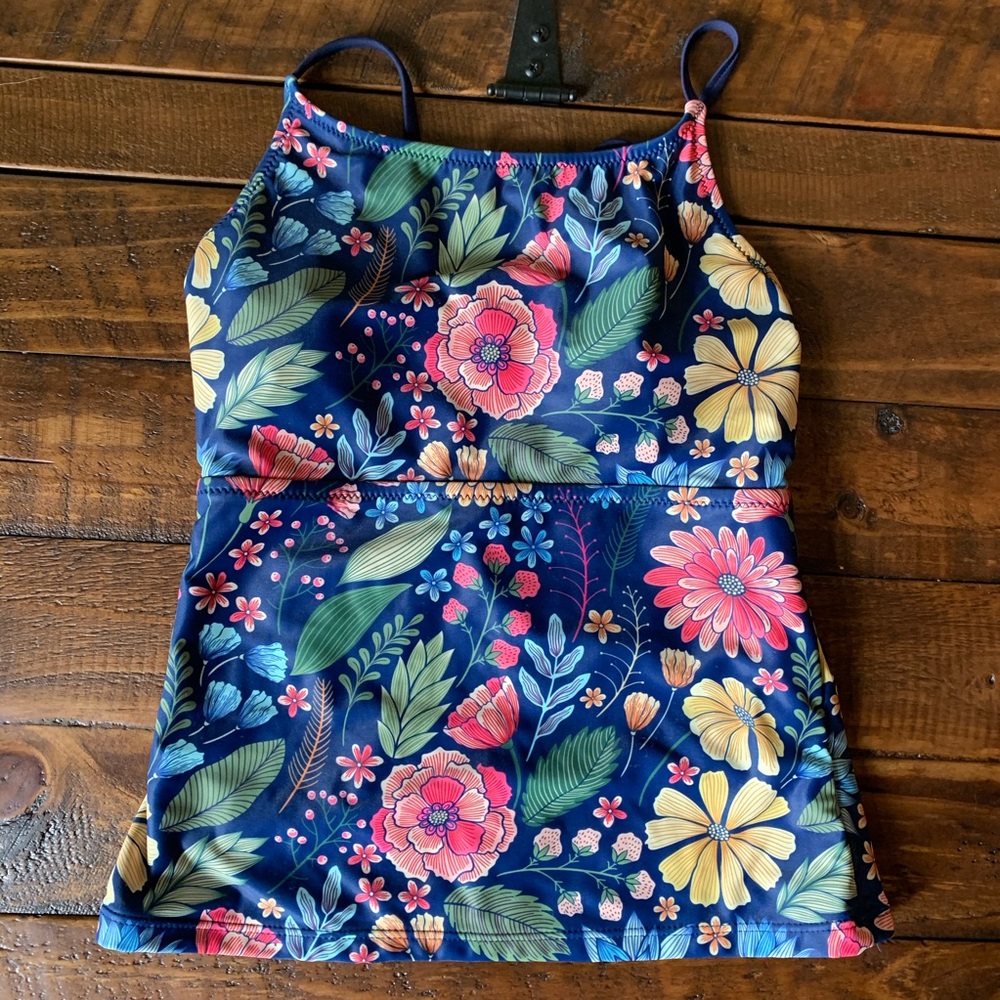 Women’s swimming suit top Size Small